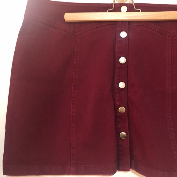 FOREVER 21 burgundy mini skirt - Picture 2 of 6